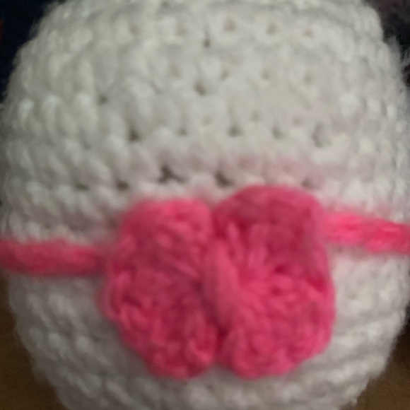 HANDCRAFTED White little kitty crochet - Picture 2 of 2